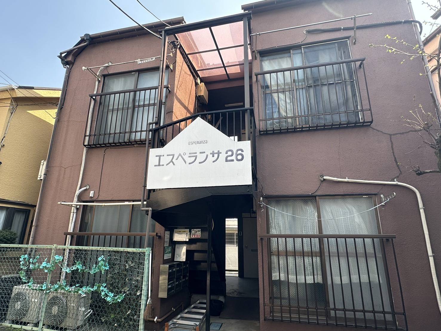 クラック補修と全体的に落ち着いた雰囲気に
